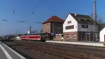 Am Nachmittag des 03.03.2013 hatte 628 602 Sonntagsdienst auf der KBS 687, der Niedtalbahn. Der Triebwagen wartet hier im Bahnhof Dillingen/Saar auf seine Anschl��e, bevor er wieder seine Fahrt nach Niedaltdorf antreten darf.