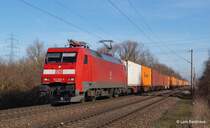 Die erste ihrer Bauserie! 152 001-4 zieht einen weiteren Kistenzug durch Hamburg-Moorburg Hafenauswrts. Aufgenommen am 05.03.13.