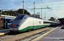 Eurostar nach Mailand steht abfahrbereit am 15.10.2002
im Bahnhof Venedig Santa Lucia. 