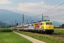 111 024 (ADAC) und 111 066 (Biergarten) mit EC 82 bei Schwaz (11.08.2012)