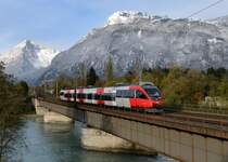 4024 088 als R nach Kufstein am 30.10.2012 bei der berquerung des Inns in Brixlegg.