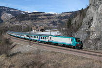 E464 058 mit R 20457 am 02.03.2013 bei Sterzing an der Brenner Sdrampe.