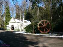 Bahnhof Merkurwald. Talstation der Merkurbergbahn mit historischem Antriebsrad und Antriebsritzel der Standseilbahn.

18.02.2013 Baden-Baden 
