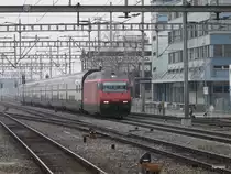 SBB - 460 104-3 mit IR bei der durchfahrt in Altstetten am 23.02.2013