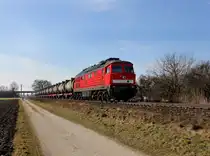 Die 232 388 mit einem M�llzug am 08.03.2013 unterwegs bei Alt�tting.