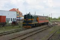 Sombor in Serbien am 7.5.2010.
Der komplett restaurierte Nahverkehrszug aus Subotica mit Lok 661-243 
f�hrt in den Bahnhof ein. Diese schmucke Garnitur pendelte bei unserem
Serbien Besuch zwischen Sombor und Subotica und kam uns daher mehrfach
vor die Linse.