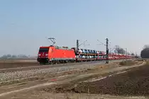 185 206 mit einem Autozug am 03.03.2013 bei Langenisarhofen.