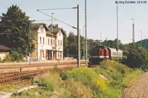 204 638 wartete am 16.9.95 im Bahnhof Orlam�nde mit zwei Bn-Wagen auf die n�chste Fahrt nach P��neck. (Blick nach Nordosten)