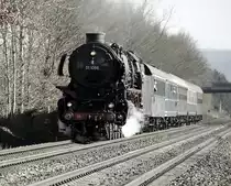 Sonderzug von Stuttgart zum Arlberg, hier mit Telezoom am Flughafen Friedrichshafen, Zuglok war bis Lindau die 01 1066, anschlie�end �bernahm eine hisotrische E-Lok den Zug in Richtung Arlberg (Samstag, 09.03.2013)