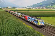 111 066 (Biergarten) und 111 024 (ADAC) mit EC 89 bei Schwaz (11.08.2012)
Ein besonderer Dank gilt der Wolke vom Dienst! :-(