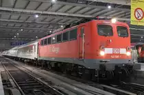 DB Cargo / Schenker 140 585-1 mit der CNL nach Rom in M�nchen HBF am 03.03.2013