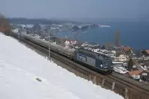 Noch vor einem Jahr konnte man auf dieser Leistung eine Ae 6/6 der SBB beobachten, doch aktuell wird sie von einer BLS-Re 465 erledigt. Re 465 017-2 mit einem kurzen Kieszug bei Einigen.