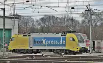 ES 64 U2-025 von boxXpress.de am 09.03.2013 abgestellt vor dem Betriebswerk in Basel Bad Bf. Die Lok ist Ersatzweise f�r ES 64 U2-072 im Einsatz f�r DB Fernverkehr, weil die 072 in Dessau weilt.