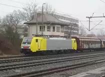 189 909 von Dispolok steht am 09. M�rz 2013 mit einem Schiebwandwagenzug auf Gleis 1 in Kronach.