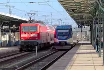 Auf dem Neubrandenburger Hbf f�hrt der Ola Triebwagen 0007 ab in Richtung Pasewalk und dann weiter bis Ueckerm�nder Stadthafen. Kurze Zeit sp�ter wird  der Reisezug vom Bahnsteig 1 zum Neustrelitzer Hbf fahren. - 04.03.2013