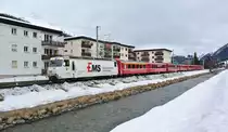 Ge 4/4 III 643  EMS-Chemie  erreicht mit dem stark verl�ngertem RE 1037 in K�rze Davos Platz, 09.03.2013.