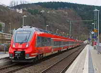 Der RE 9  - Rhein Sieg Express (RSX) Aachen - K�ln - Siegen beim Halt am 09.03.2013 im Bahnhof Kirchen/Sieg, hier besteht der Umlauf (10917) aus zwei gekuppelten f�nfteiligen Bombardier Talent 2 ( 442 301 / 801 und 442 302 / 802).