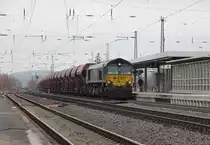 Sp�ter am 23.11.2012 kam die EGP Class 66 mit Schotterzug wieder zur�ck aus Richtung Norden. Aufgenommen in Eichenberg.