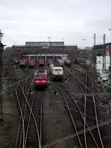 Am 03.03.13 stehen in Frankfurt am Main Bw 1 zwei 103er, ein 642er, eine 181er, drei 143er und vier 111er. Das Foto wurde von einer Br�cke gemacht 