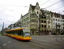 Sukzessive werden s�mtliche Fahrezuge der AVG und VBK auf das neue Lackschema umgestellt. Vor einiger Zeit hat es als ersten Niederflurwagen den Tw 303 erwischt.
So konnte er am 09.03.2013 als 1-er an der Tullastra�e begutachtet werden.
Als ersten Gleichstromstadtbahnwagen hat es vor einigen Tagen den Tw 567 erwischt, leider ist er mir nochnicht vor die Nase gefahren.