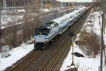 AMT Montreal F40PH beschleunigt ihren Zug aus Cedar Park Richtung Montreal - 07/03/2013