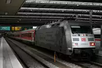 Hier zu sehen die 101 028-9  Sachsen Anhalt  vor'm M�Nex am 29.09.2012 im M�nchner Hbf