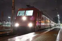 Hier zu sehen die 185 585-7  HGK  mit Sonderzug im M�nchner Hbf am 29.09.2012