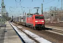152 120-2 mit G�terzug bei der Durchfahrt M�nchen - Heimeranplatz am 05.03.2013