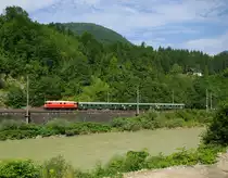 1042 023 war am 08.08.2010 mit einem Sonderzug von Wien �ber das Ennstal nach Admont unterwegs. Dieses Bild zeigt den Zug im Bahnhof Wei�enbach-St.Gallen.