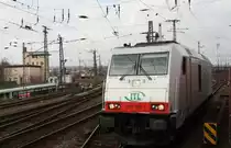 10.3.2013 Aus EC 176 lie�en sich ITL 285 106 und W�rterstellwerk W1 in Dresden-Friedrichstadt aufnehmen.