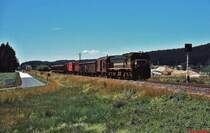 Mit einem akustischen Gruss an den Fotografen verabschiedete sich der Lokführer der 664-110 bei der Ausfahrt aus Bleiburg in Richtung Slowenien (Juni 2001)