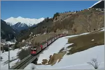 So faszinierend Br�cken und Tunnels im obern Teil der Strecke Preda - Berg�n sind, so gerne fotografiere ich im unteren Teil, gleich oberhalb von Berg�n. Gestern erf�llte ich mir ganz sponntan diesen Wunsch und konnte dabei die RhB Ge 4/4 II 429 mit dem Albulaschnellzug RE 1136 St. Moritz - Chur fotogarfieren.
Rechts oben im Bild der Ort Latsch, ganz unten rechts das Albula-Bahnmuseum, welches sich gleich neben dem Bahnhof von Berg�n/Bravuogn befindet. 
16. M�rz 2013