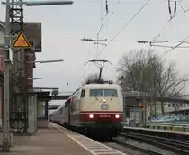 Ca. 2 Stunden sp�ter kam dann 103 235-8 mit Ersatz-IC 2904 f�r einen ausgefallenen ICE. Der Ersatzzug fuhr von Basel Bad Bf nach Karlsruhe Hbf. Eigentliche Zuglok 113 309-9 ist abgeb�gelt hinter der 103 mit gelaufen. Ab Karlsruhe fuhr dann wieder ein normaler ICE. (10.03.2013)