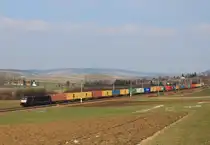 189 902 mit einem Containerzug bei Neulengbach. Aufgenommen am 16. M�rz 2013.