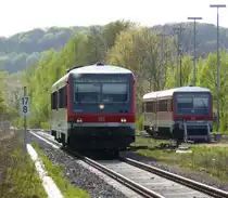 628er im ehemaligen Bahnknoten Lebach - 

Bis in die 80er Jahre war Lebach Bahnknoten.
3 Strecken gingen nach Lebach. Zur Zeit ist das Gel�nde teilweise demontiert, der Bahnhof abgerissen. 1 Strecke endet zur Zeit in Lebach (Jabach). 2013 soll �ber die alte Trasse der K�llertalbahn die Saarbahn nach Lebach fahren. Es gab sogar 2 Stellwerke in Lebach.
26.04.2010
628 582 + 628 485