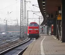 Am 08.12.2012 ging es wieder mit dem Advent-Express der Bahn von G�ttingen nach Erfurt auf den Weihnachtsmarkt. Stilecht wie auch die vorangegangen Jahre mit 219 084-1. hier beim Umsetzen in G�ttingen.