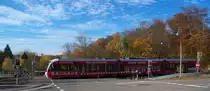 Mit der Saarbahn in den bunten Herbst.....

Mitten im Wald zwischen Riegelsberg und Saarbr�cken liegt die Bergbausiedlung Von-der-Heydt. Dort gibt es auch einen Haltepunkt der Saarbahn, ca. 700 Meter von der Siedlung entfernt.

Der Saarbahntriebwagen passiert den B� Von-der-Heydt aus Richtung Riegelsberg kurz vor der Haltestelle.

Der Ort und das Bergwerk Von-der-Heydt bekamen ihren Namen durch: August von der Heydt (1801–1874) preu�ischer Handels- und Finanzminister unter K�nig Friedrich Wilhelm IV.

Zwischen Riegelsberg und Saarbr�cken ist die Saarbahn als Stra�enbahn unterwegs, an anderen Stellen als Eisenbahn.

06.11.2011