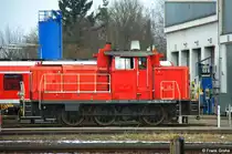 DB 362 756-9 wartet an Fahrzeughalle der S�dostbayernbahn auf n�chsten Einsatz, fotografiert im Bahnhof M�hldorf a. Inn am 18.02.2013 