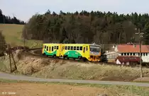 ČD 814 111-1 + 914 111-0 als Os 17549 Doma�lice - Klatovy, ČD KBS 185 Doma�lice - Klatovy - Hora�ďovice předměst�, fotografiert in Spanov am 27.03.2012