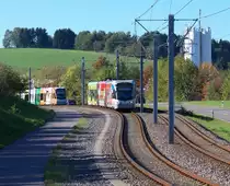 Im bunten Farbkleid.......sind die Saarbahntriebwagen 1003 und 1014 am Russenweg in Walpershofen unterwegs.

15 Oktober 2011