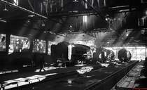 Licht und Schatten im Lokschuppen des Depot Witbank: In der Bildmitte eine 15F, im Hintergrund zwei 15CA (November 1976)