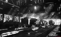 Licht und Schatten im Lokschuppen des Depot Witbank: In der Bildmitte eine 15F, im Hintergrund zwei 15CA (November 1976)