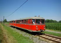 Anlässlich des 125 jährigen Geburtstages der Radkersburgerbahn veranstaltete ein beherzetes Team rund um Armin Klein zwei Jübiläumssonderzüge nach Bad Rakersburg.

Am 11.07.2010 fuhr der zweite  Sonderzug von Graz nach Bad Radkersburg und wieder zurück.

Dieses Bild den VT 10.02 mit Beiwagen alias   Roten Blitz  der GKB als SLP 14268 zwischen Gosdorf un Diepersdorf.

Hier die Webseite der damaligen Veranstalter und Protektoren der Radkersburgerbahn.
http://neue.radkersburger-bahn.at/Default.aspx