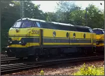 Von der Qualit�t nicht das Gelbe vom Ei,schonmal vorweg. Na die Farbe Gelb war im
Sommer 2007 noch sehr dominant auf der Montzenroute hinauf nach Belgien.
Hier zu sehen die SNCB 5508 mit ihrer Schwester am Haken bei der Ausfahrt in
Aachen West. Mittlerweile ist die Diesel�ra Geschichte.