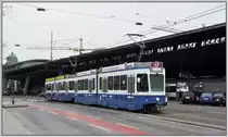 Be 4/6 2050 und ein weiteres Fahrzeug vermutlich ohne F�hrerstand beim Hauptbahnhof Z�rich. (08.03.2013)