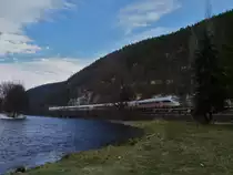 411 554/054 bei der Durchfahrt in Remsch�tz am 17.03.13 Richtung Saalfeld.