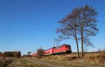 111 134-3 fuhr am 12.03.2013 mit einem RE von Emden nach M�nster, hier bei Veenhusen.