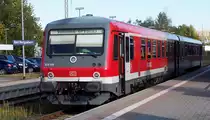 Sauber und adrett sieht er aus......

628 609 wartet auf neue Fahrg�ste im Endbahnhof Bad Bergzabern.
Danach geht es zur�ck nach Winden. Am Beispiel dieser Stichstrecke zeigt sich, dass Reaktivierungen von Bahnlinien oftmals sehr sinnvoll sind, wenn das Angebot stimmt.

22.10.2009
