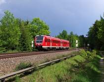 Durch´s schne Vogtland...

612 489 hat aus Zeulenroda kommend den Bahnhof Mehltheuer verlassen und fhrt nun weiter auf der KBS 530 (545)in Richtung Hof dem Ziel Regensburg entgegen.

Hier im Waldstck kurz vor dem B bei Drochaus.

19 Mai 2011