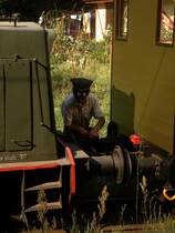 Abkopplung an der Endhaltestelle Paprotsch (Paproc) durch den Lokfhrer